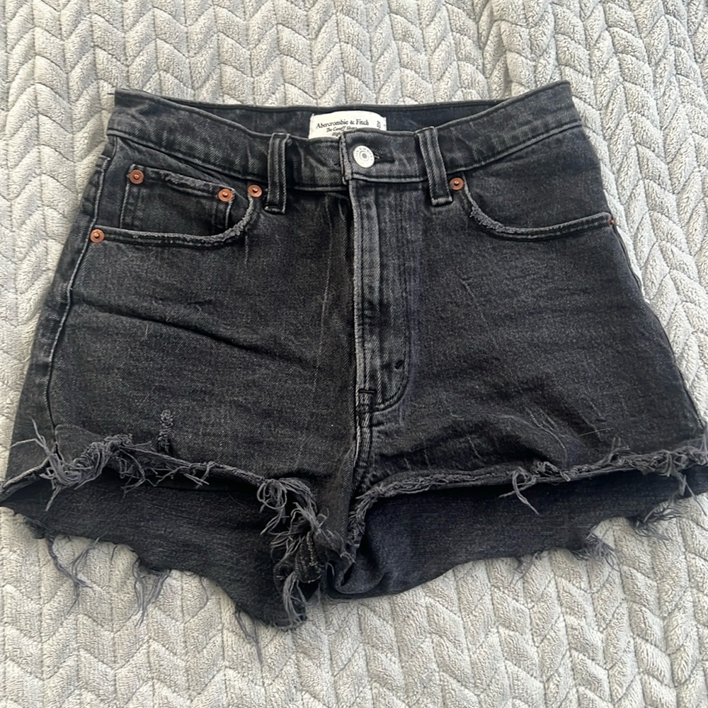 Abercrombie & Fitch The Cutoff Short High Rise in washed black